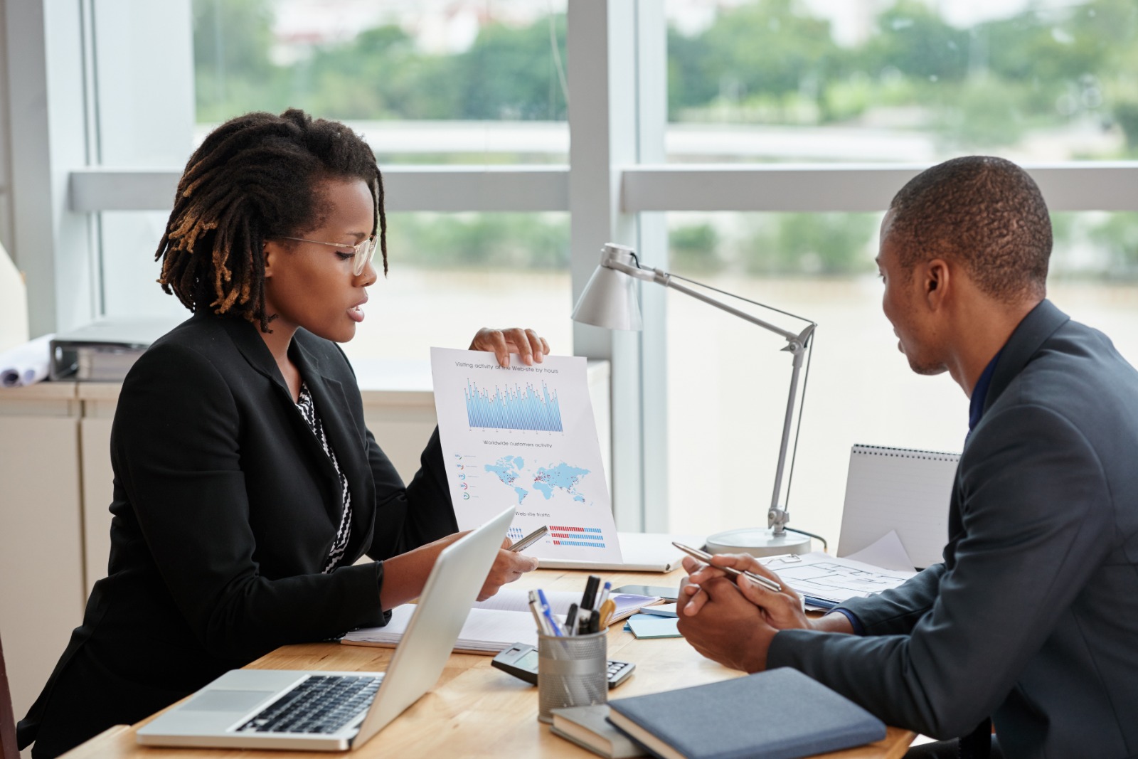 Auxiliaire des banques, micro-finance, assurance et Organisation internationale